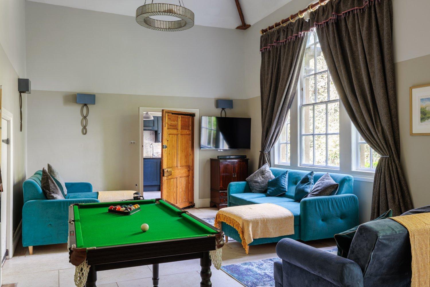 The Old School Rooms Beautiful Georgian Apartment, Sleeps 12 With Wifi And Parking, Near Bath Box  Bagian luar foto